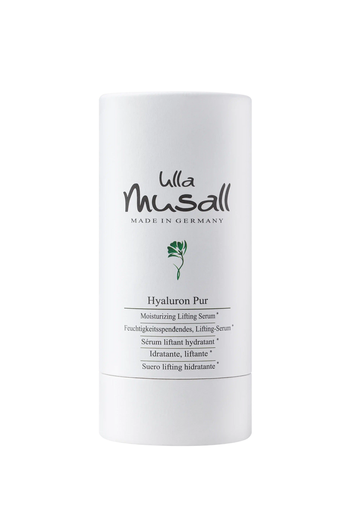 Still-Life-Produktfotografie der Originalverpackung des Hyaluron Pur Serums von Ulla Musall Beauty. Weiße Premium-Verpackung auf weißem Hintergrund.